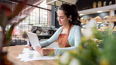 Artisans et commerçants : comment choisir une assurance prévoyance adaptée à vos besoins ?